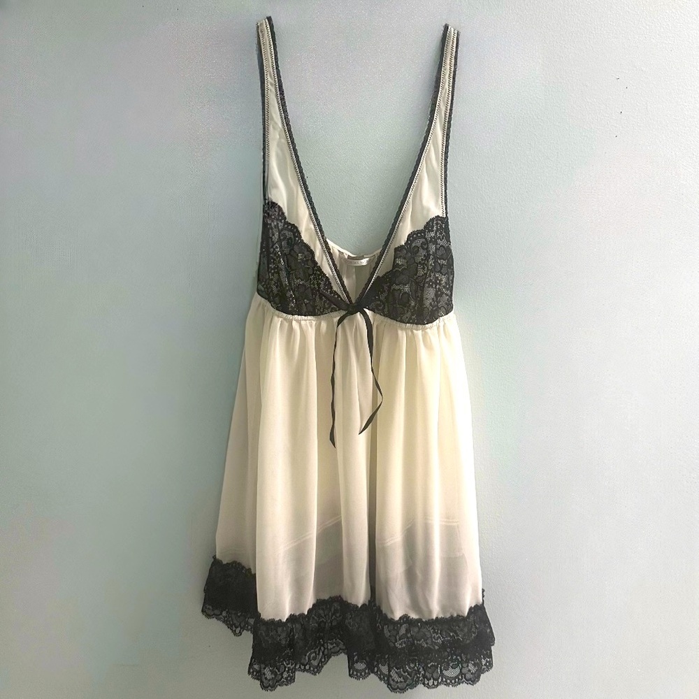 VS Lace Chemise​